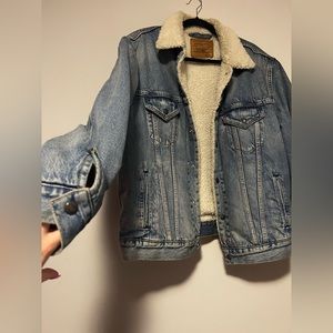 LEVI jean jacket with cream sherpa lining, size m, unisex, like new